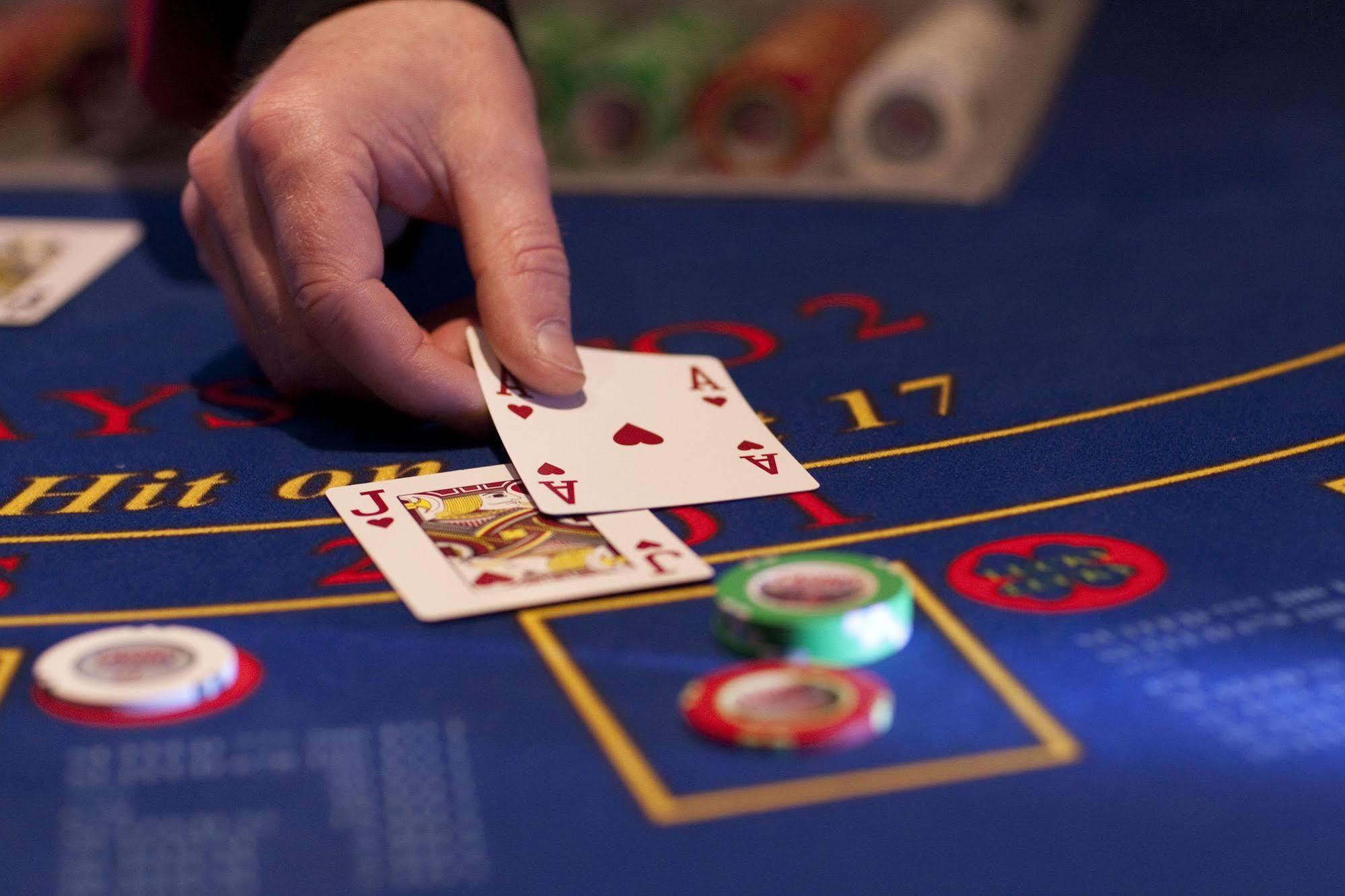 Hotel Casino New Nouveau Brunswick มองก์ตัน ภายนอก รูปภาพ